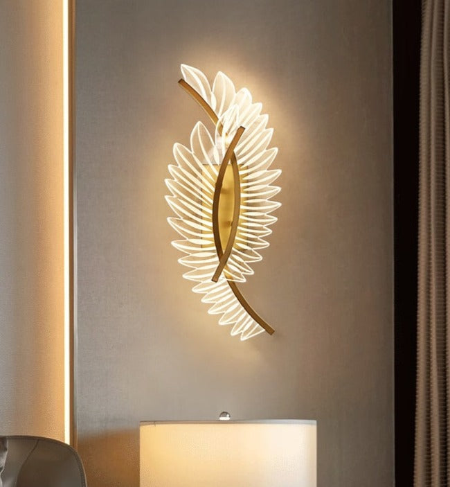 Norvo | Vegglampe med naturinspirert gyllen vinge motiv