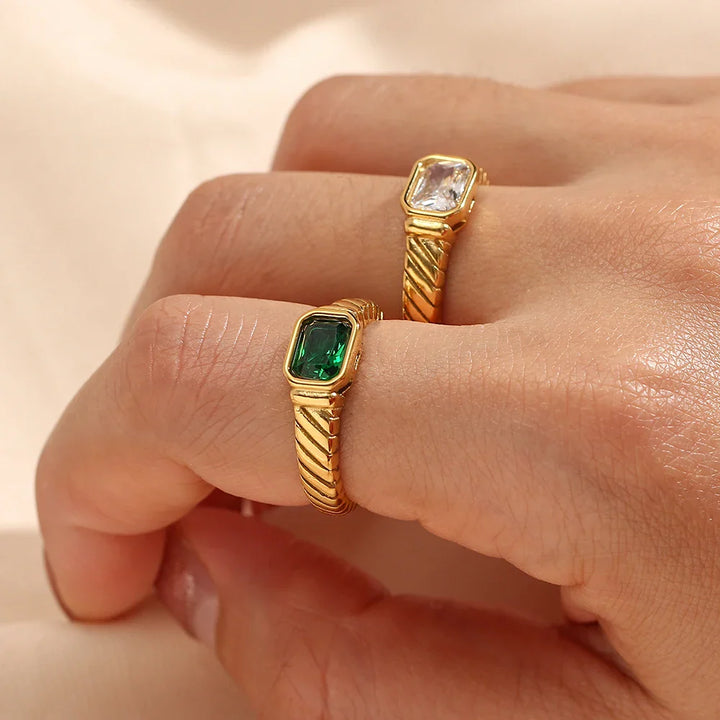 Norvo | Krysstrimmlet Baguette Diamantring
