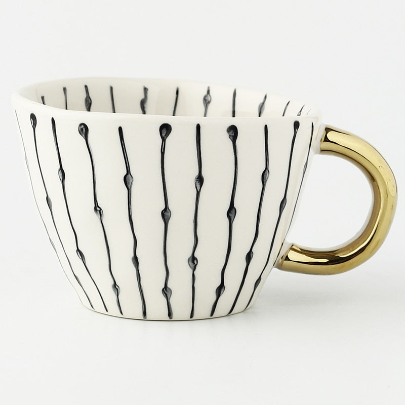 Norvo | Cup med abstrakt geometrisk mønster og gullhåndtak