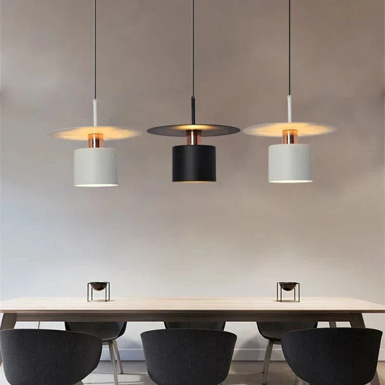 Norvo | Moderne Pendellampe med Stilig Design og Varmt Lys