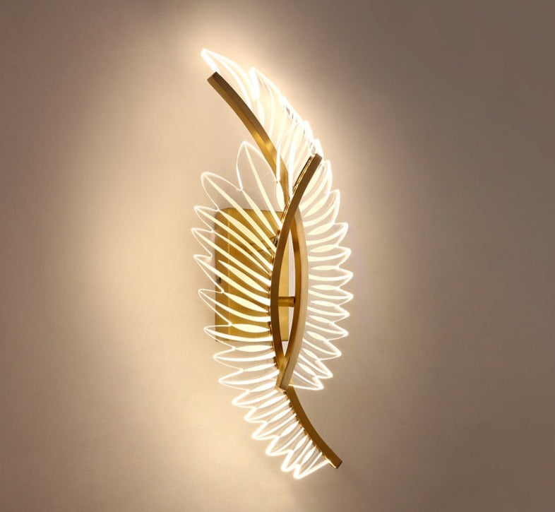 Norvo | Vegglampe med naturinspirert gyllen vinge motiv