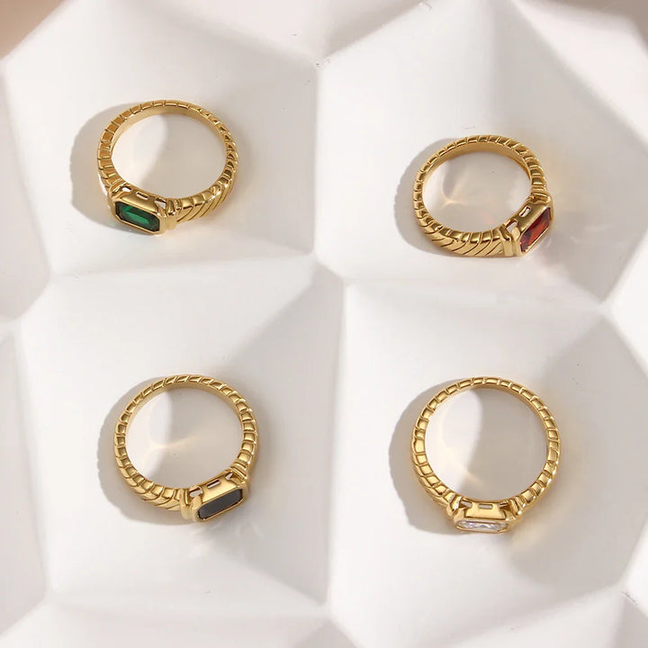 Norvo | Krysstrimmlet Baguette Diamantring