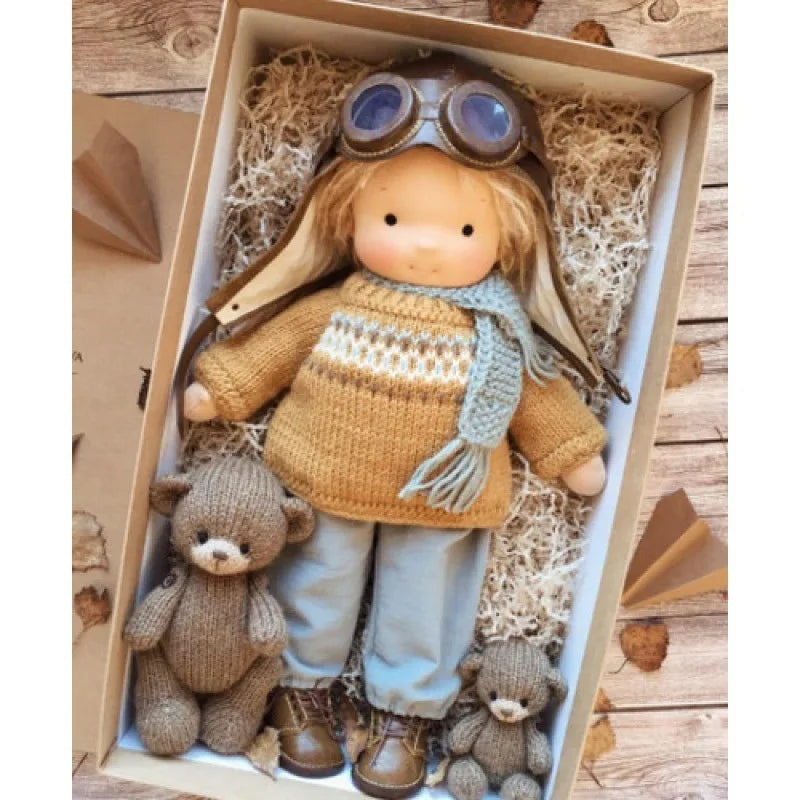 Norvo | Kanskukt dukke i Waldorf-stil med Kawaii-detaljer og tekstilpakking
