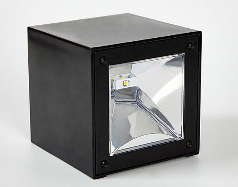 Norvo | GlowBeam – Elegant Utendørs Vegglampe for Stemningsbelysning