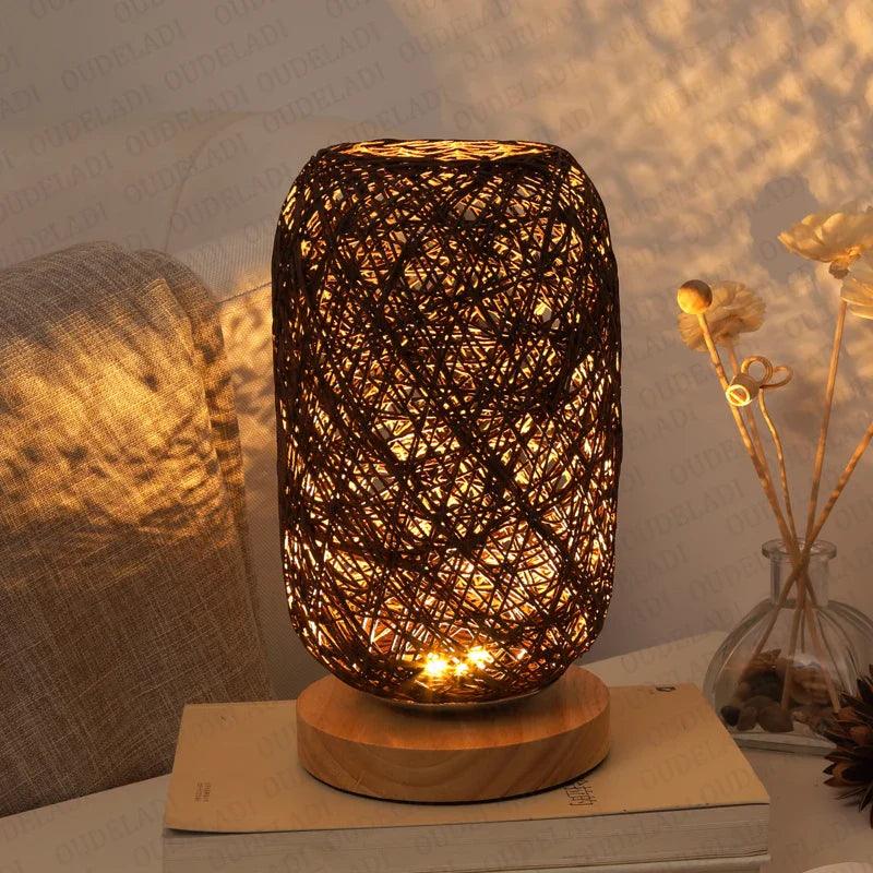 Norvo | WoodLuxe - Rattan-inspirert bordlampe