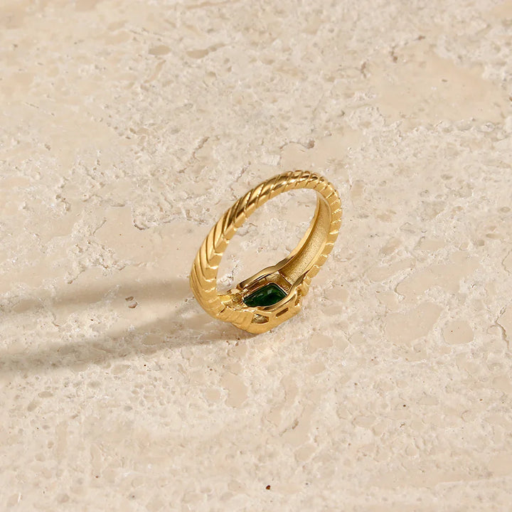 Norvo | Krysstrimmlet Baguette Diamantring