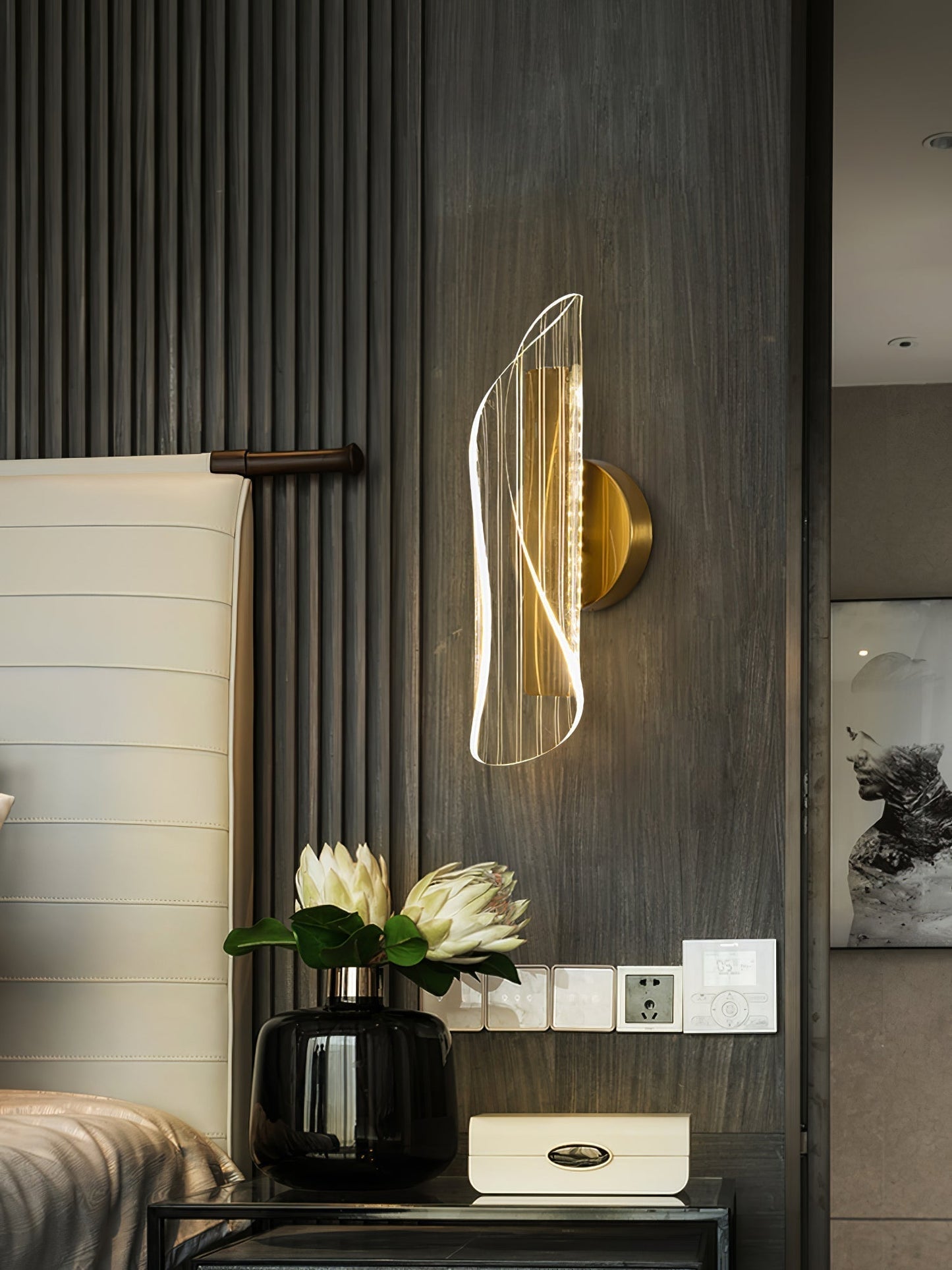 Norvo | CrystalAura – Funklende Krystall Vegglampe for Glamourøs Touch