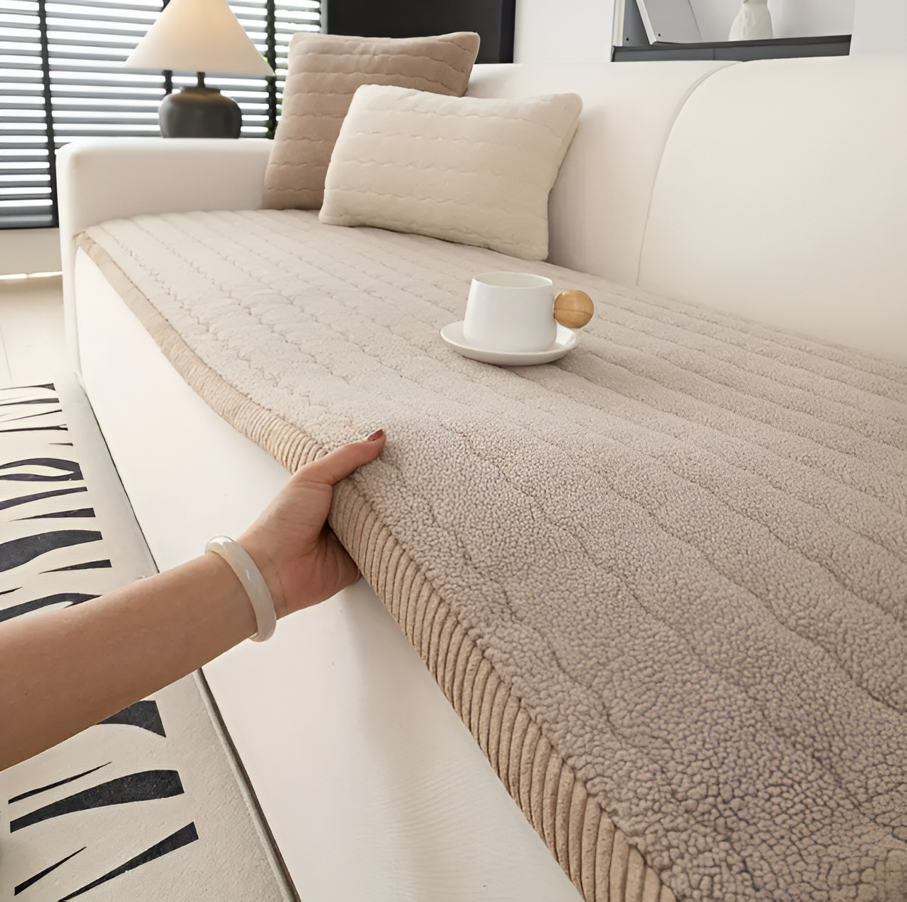 Norvo | PolyesPlush Sofa Cover – Antiskli Dyrevennlig Sofa Beskytter