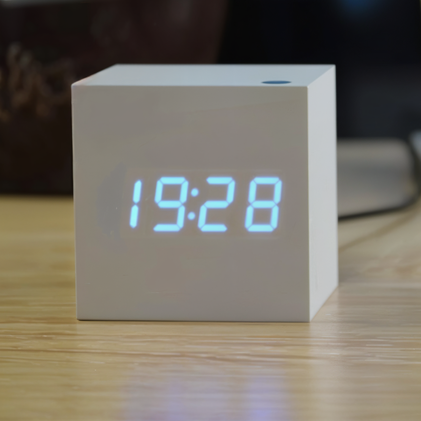 Norvo | Digital LED Klokke - Kubeklokke - Treklokke