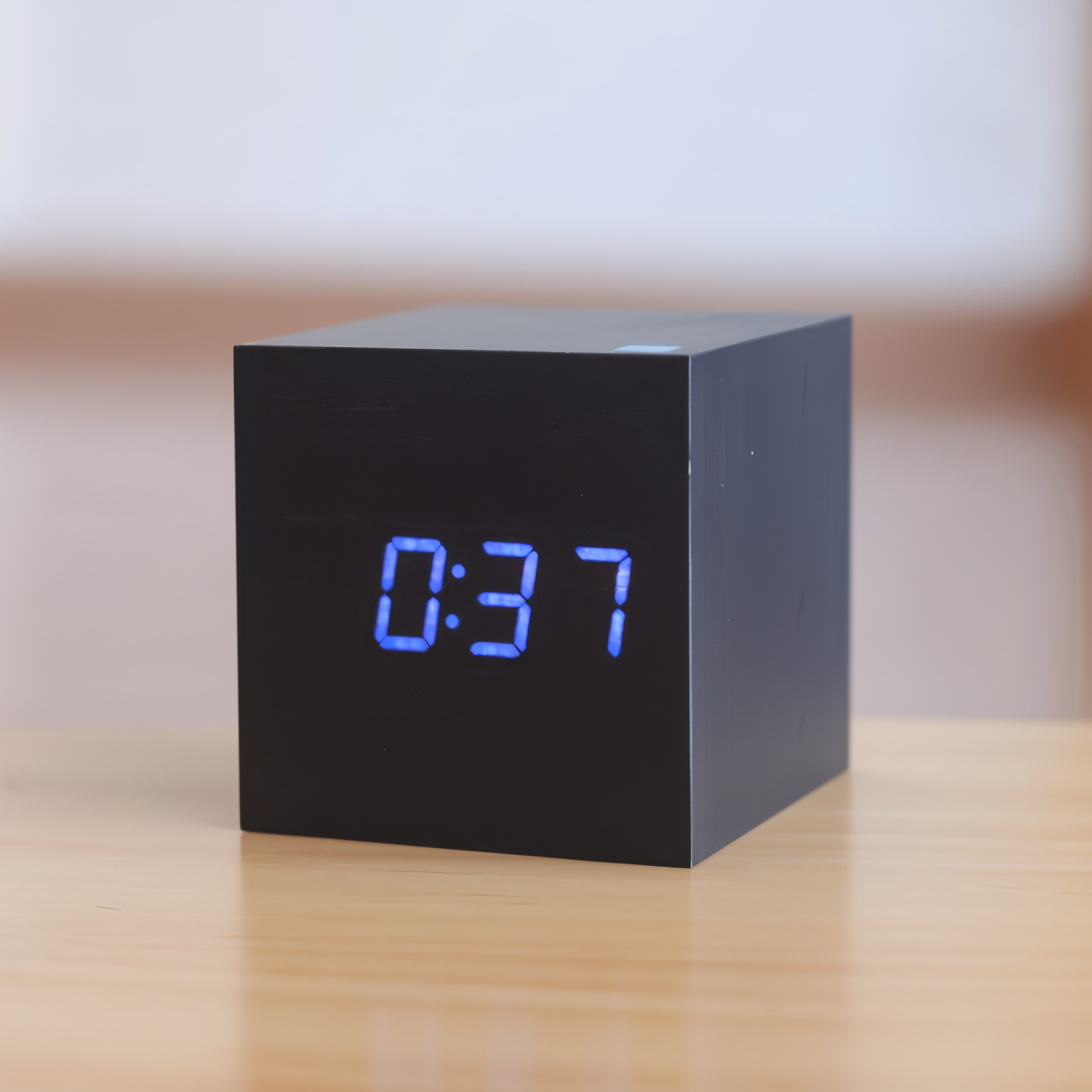 Norvo | Digital LED Klokke - Kubeklokke - Treklokke