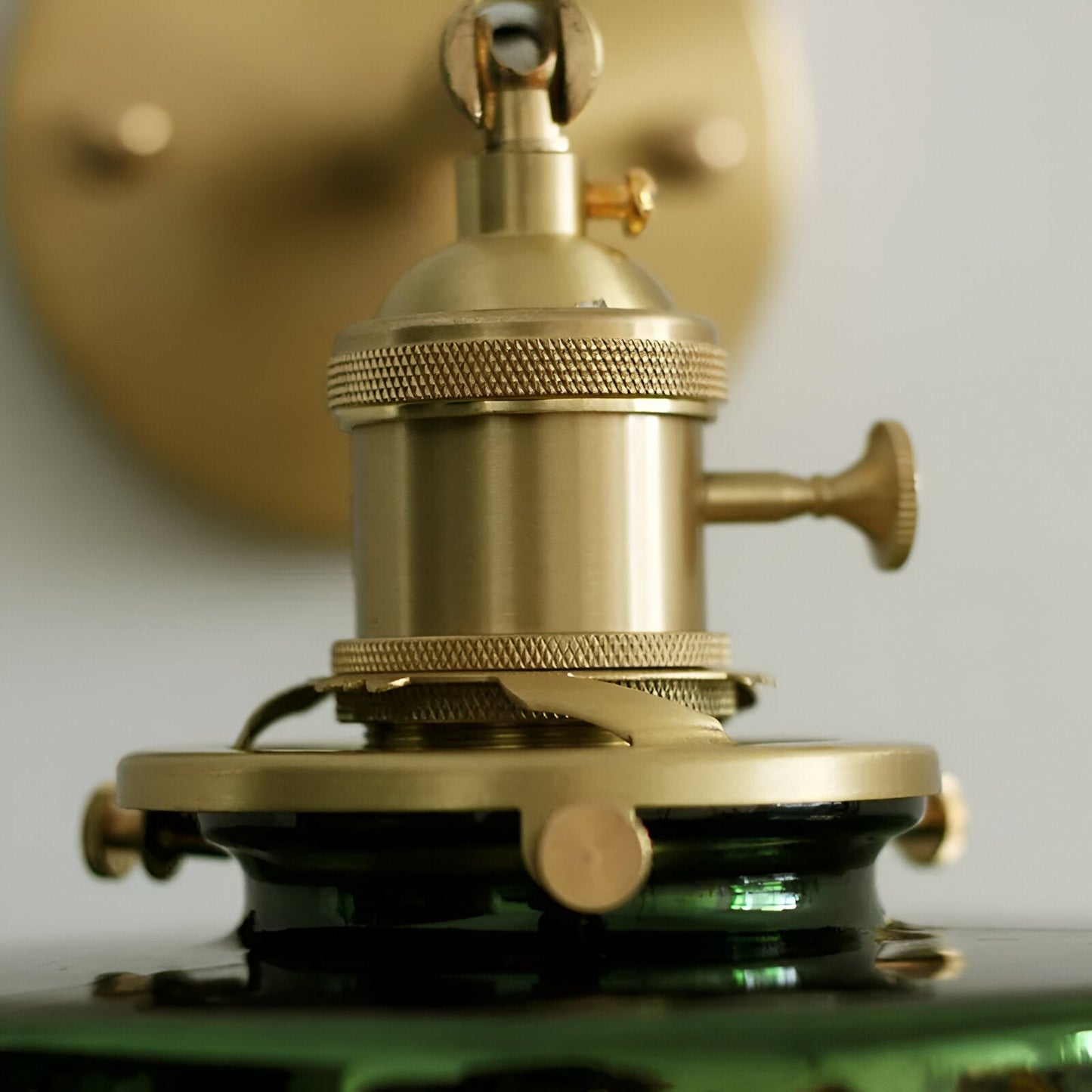 Norvo | Justerbar LED Vegglampe i Ribbete Glass i Skandinavisk Design