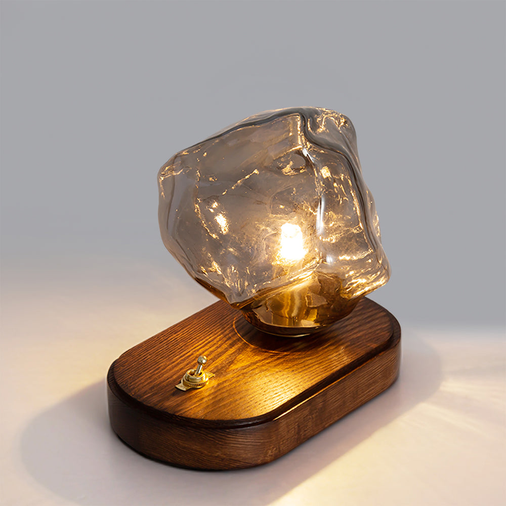 Norvo | RusticLume – Amber Glass og Tre Bordlampe