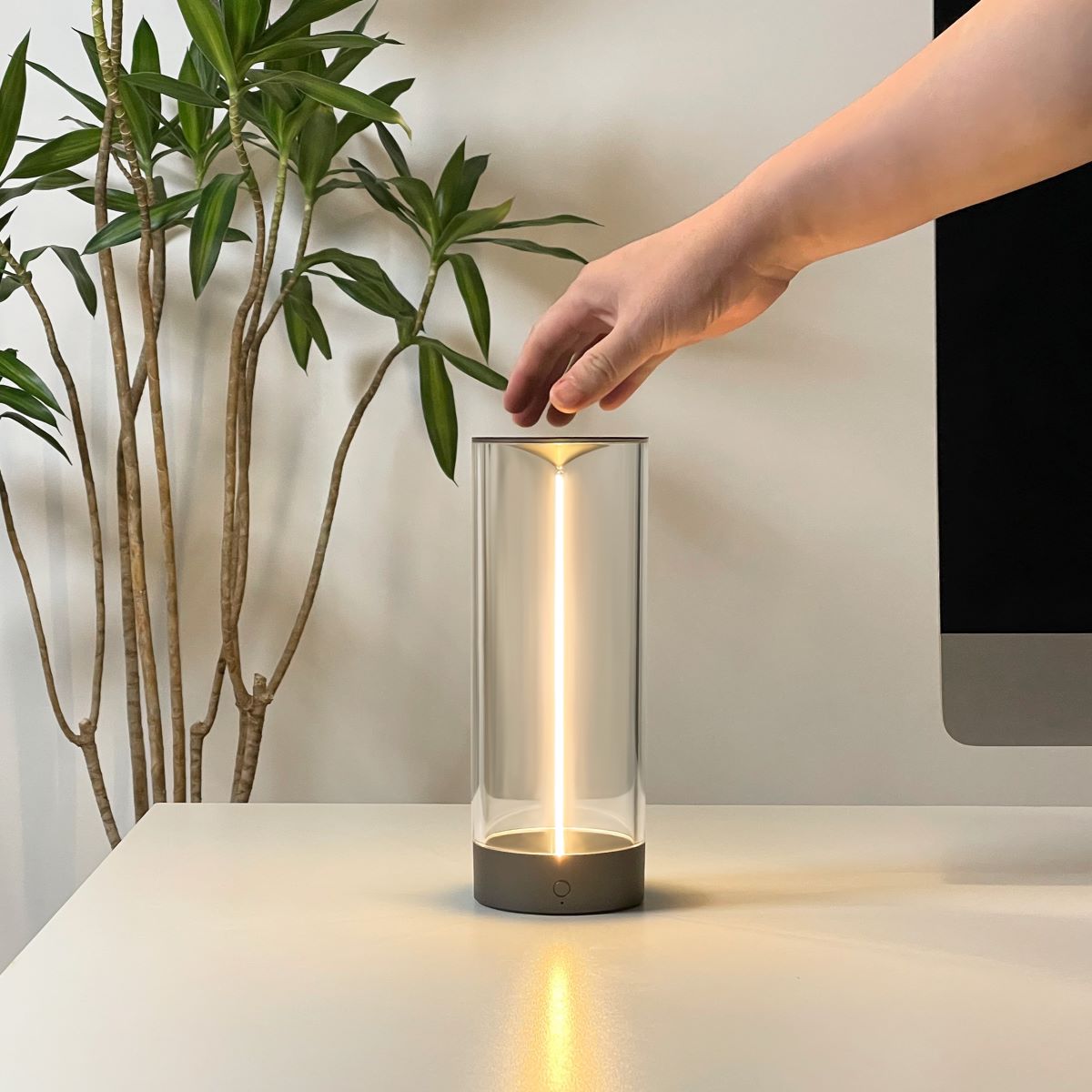 Norvo | GlowBright | Bærbar LED-lampe med trådløst design