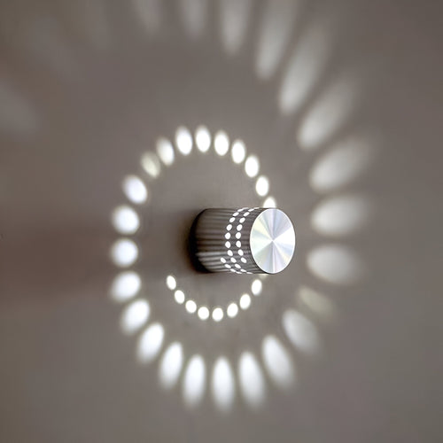Norvo | LuminBlast LED Vegglampe – Fargerik Spiral Sylinder Vegglampe for Moderne Innendørs Belysning