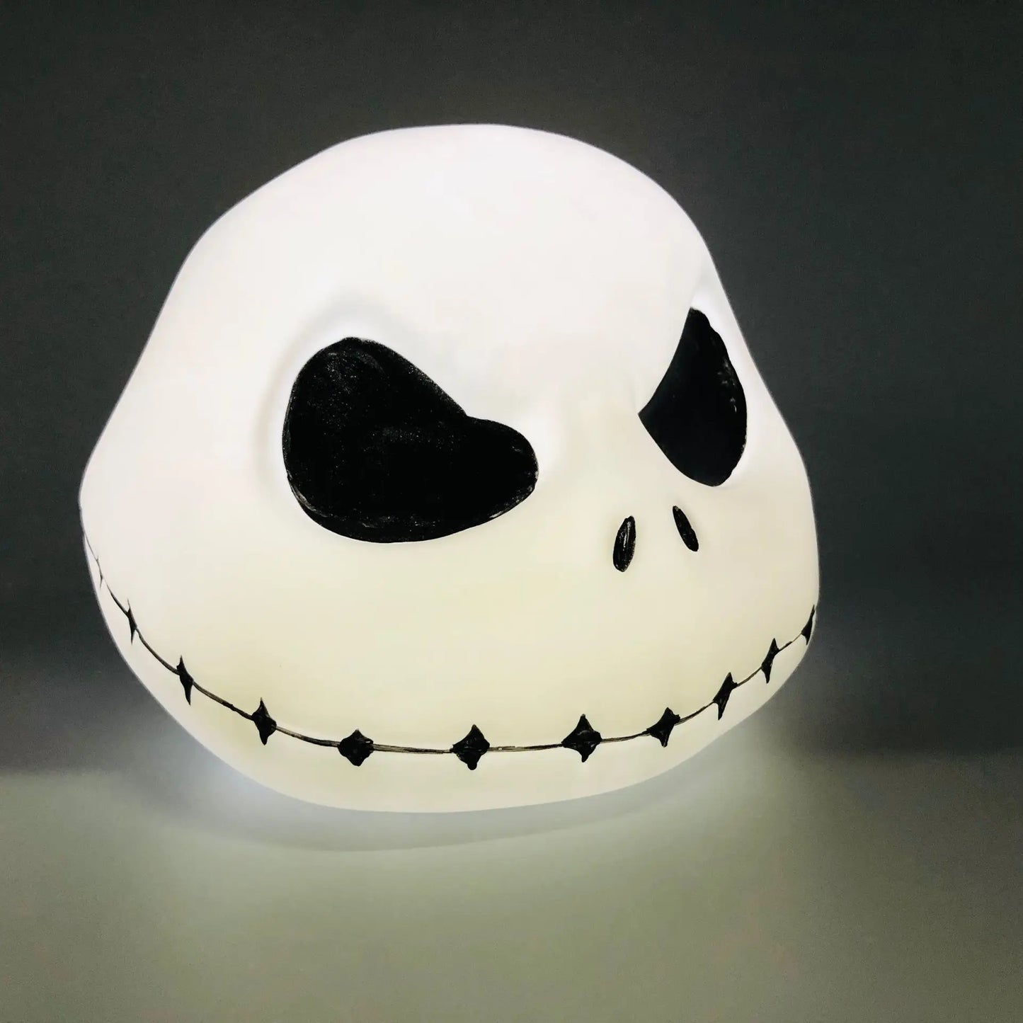 Norvo | Halloween Jack Skellington Nattlampe – Fargerik Anime Figur Lampe Ornament fra The Nightmare Before Christmas Festdekorasjon