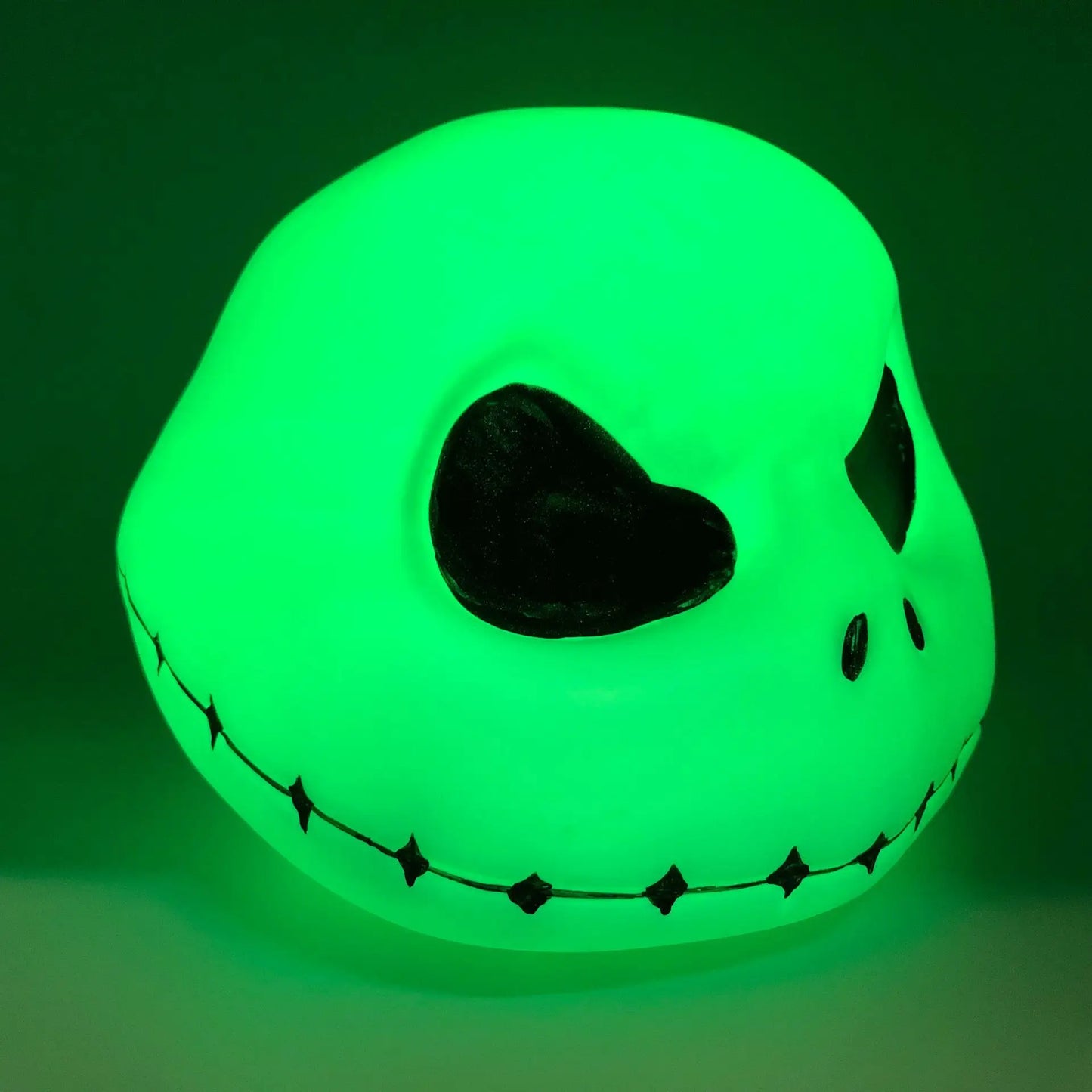 Norvo | Halloween Jack Skellington Nattlampe – Fargerik Anime Figur Lampe Ornament fra The Nightmare Before Christmas Festdekorasjon