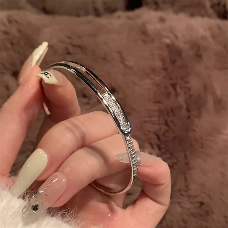 Norvo | Åpen armbånd laget av 925 sterling sølv med zirkonia