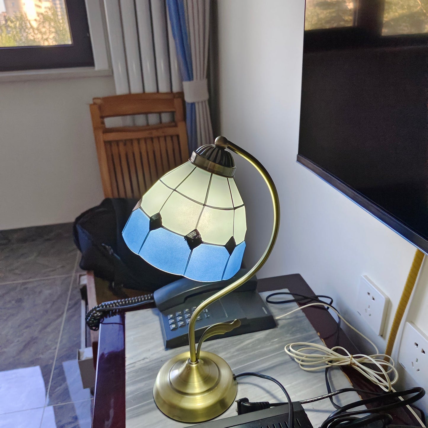 Norvo | LuxePetal – Hvit og blå glass blomstertablelampe i gull