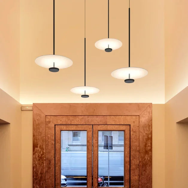 Moderne ElegantArc LED Ring Pendellampe - Minimalistisk Design for Stue & Spisestue | Norvo