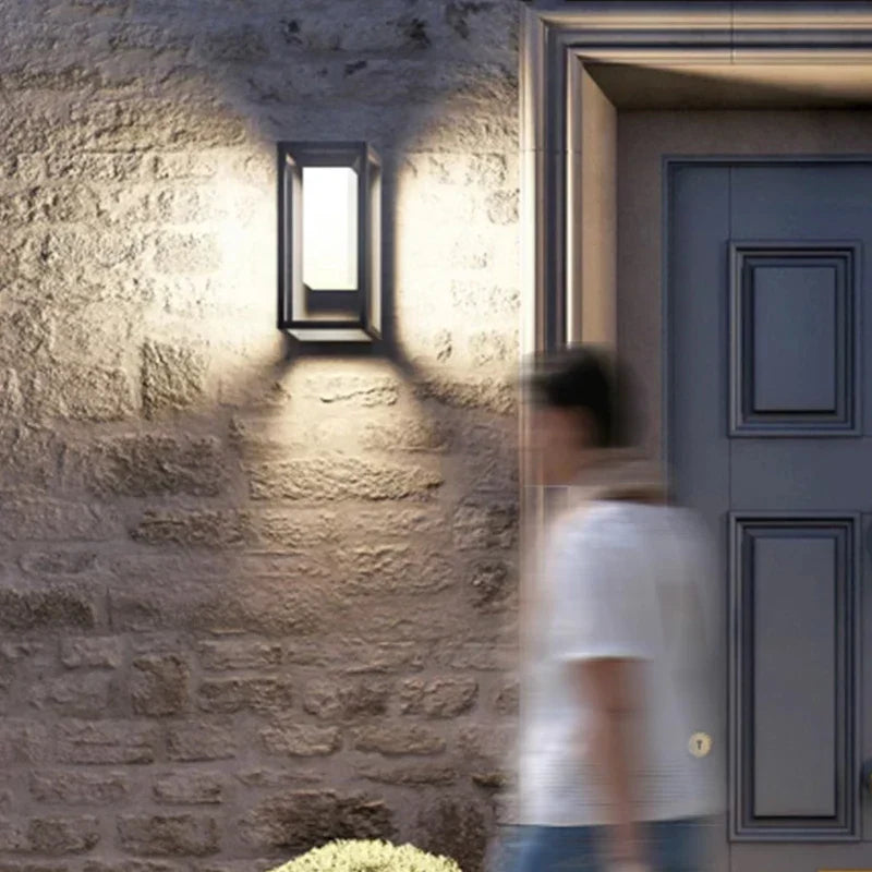 Moderne LED Vegglampe for Utendørsbruk, Energisparende og Værbestandig