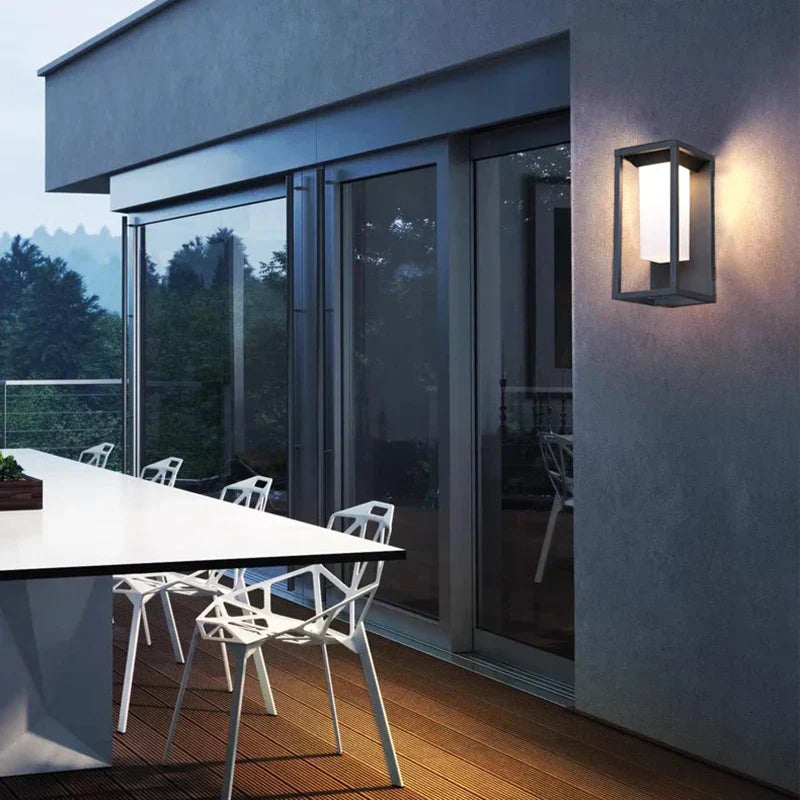Moderne LED Vegglampe for Utendørsbruk, Energisparende og Værbestandig