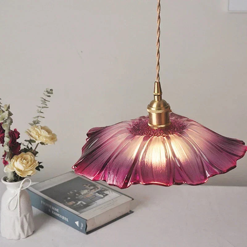 Norvo - Elegant pendel med florale detaljer