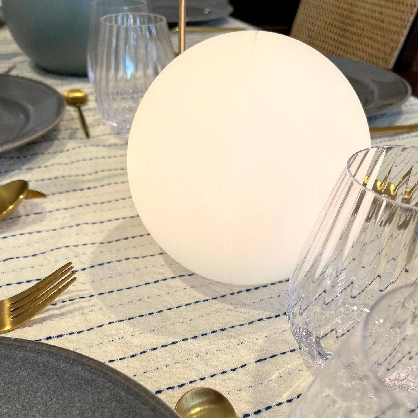 Norvo | LED Trådlampe - Oppladbar Moderne Lysarmatur for Hjem, Kontor og Nattbord Bruk