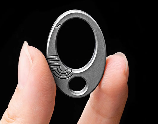 Norvo | Eksklusiv Mini Ren Titan Nøkkelring: EDC Press-Lock Charm Verktøy