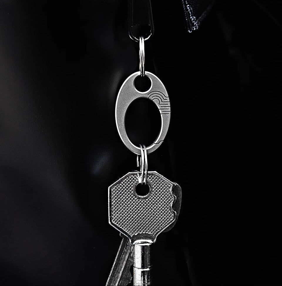 Norvo | Eksepsjonell Mini Ren Titan Nøkkelring: EDC Press-Lås Charm Verktøy