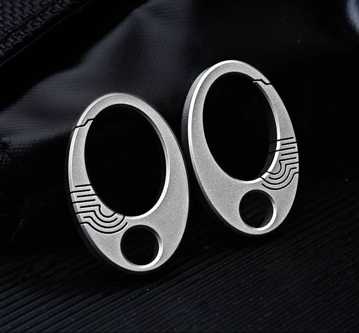 Norvo | Eksepsjonell Mini Ren Titan Nøkkelring: EDC Press-Lås Charm Verktøy