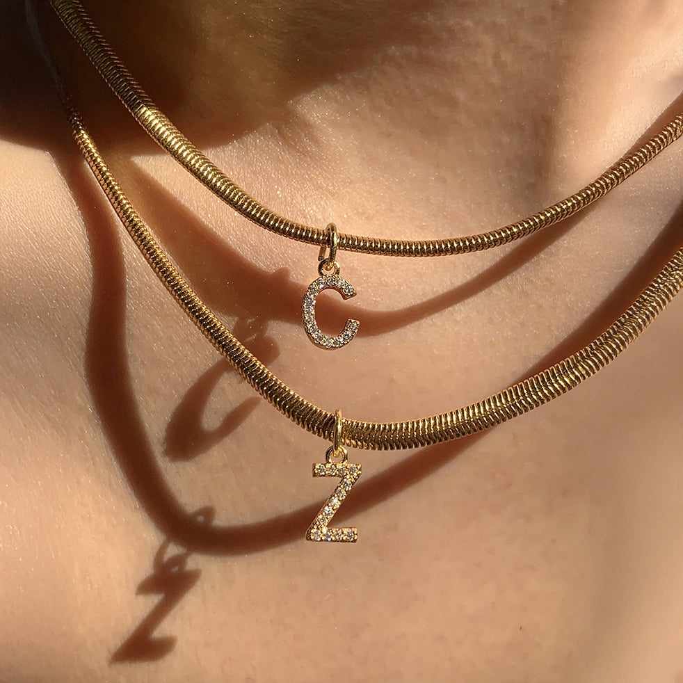 Norvo | Delikat Diamant Bokstav Initial Herringbone Halskjede