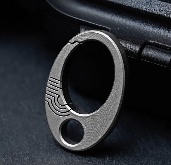 Norvo | Eksepsjonell Mini Ren Titan Nøkkelring: EDC Press-Lås Charm Verktøy