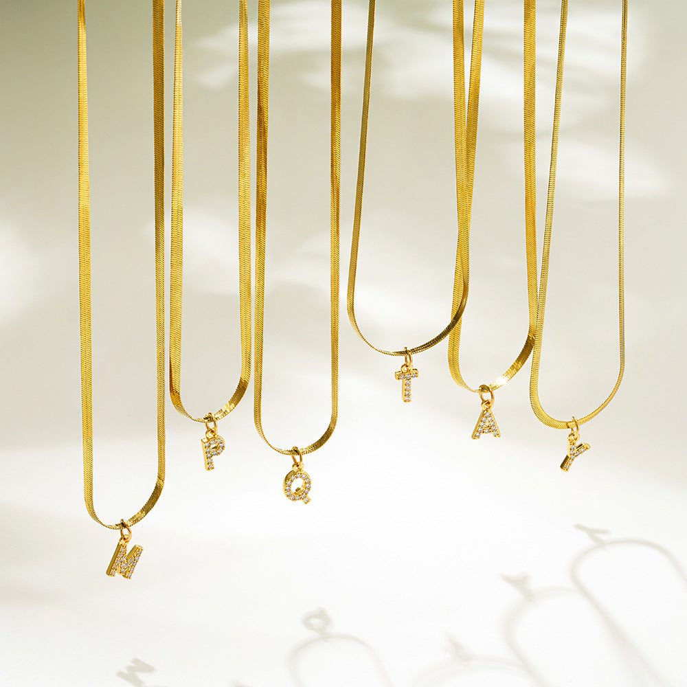 Norvo | Delikat Diamant Bokstav Initial Herringbone Halskjede