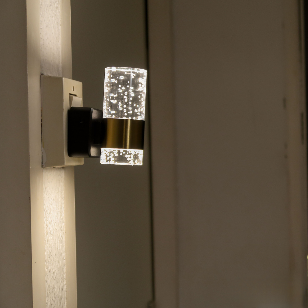 Norvo | LumiKristall Plugg-i Vegglampe med Lyssensor