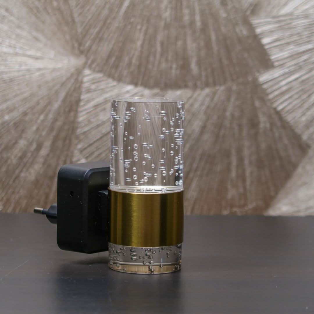 Norvo | LumiKristall Plugg-i Vegglampe med Lyssensor