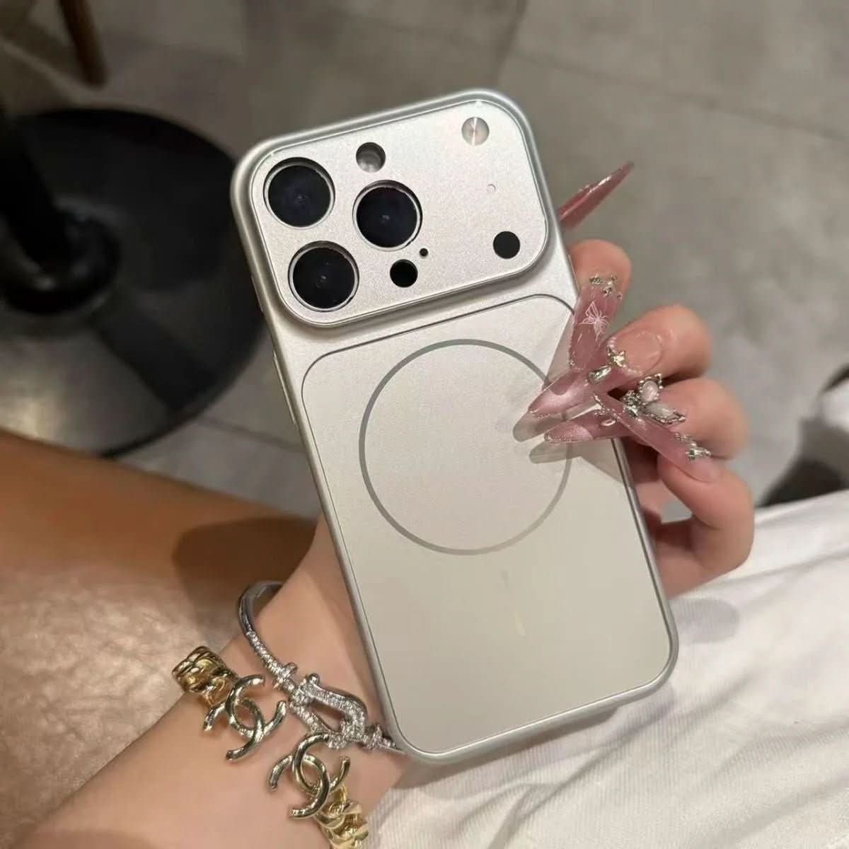 Norvo | Slim, matt MagSafe-deksel for iPhone