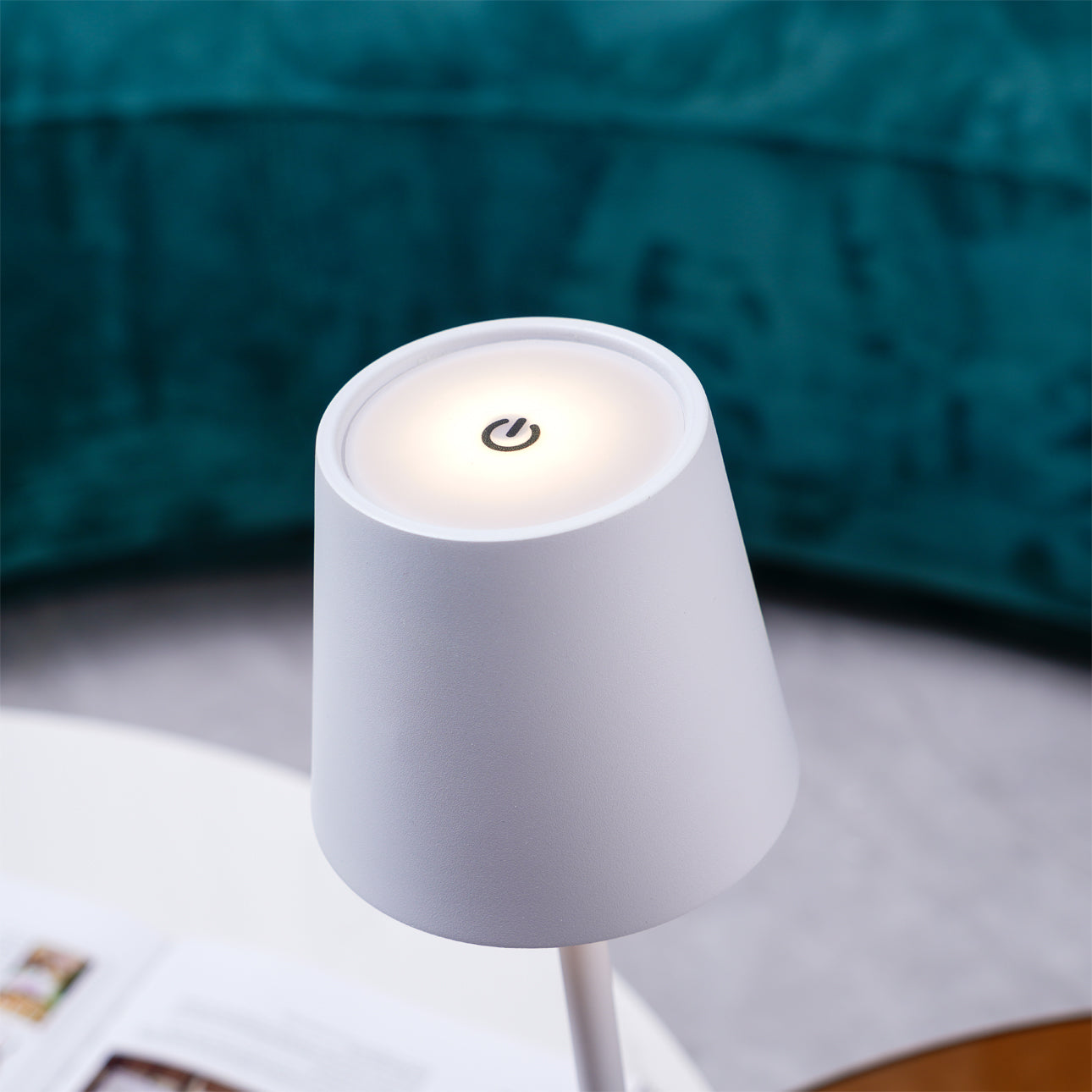 Norvo | PoldLight – Moderne LED Bordlampe med Lading Mulighet