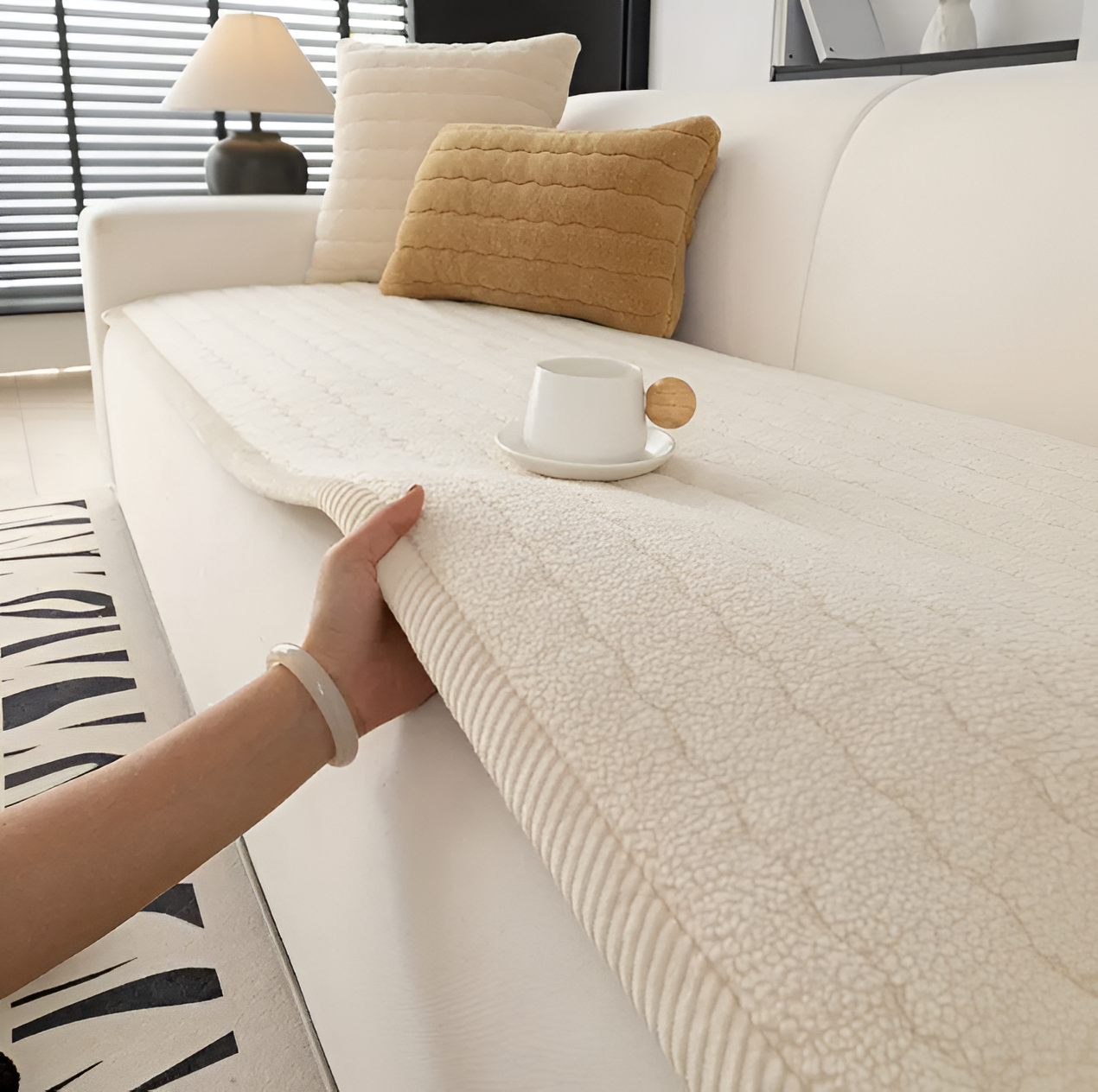 Norvo | PolyesPlush Non-Slip Sofa Cover – Dyrevennlig, Maskinvaskbar Sofa Beskytter