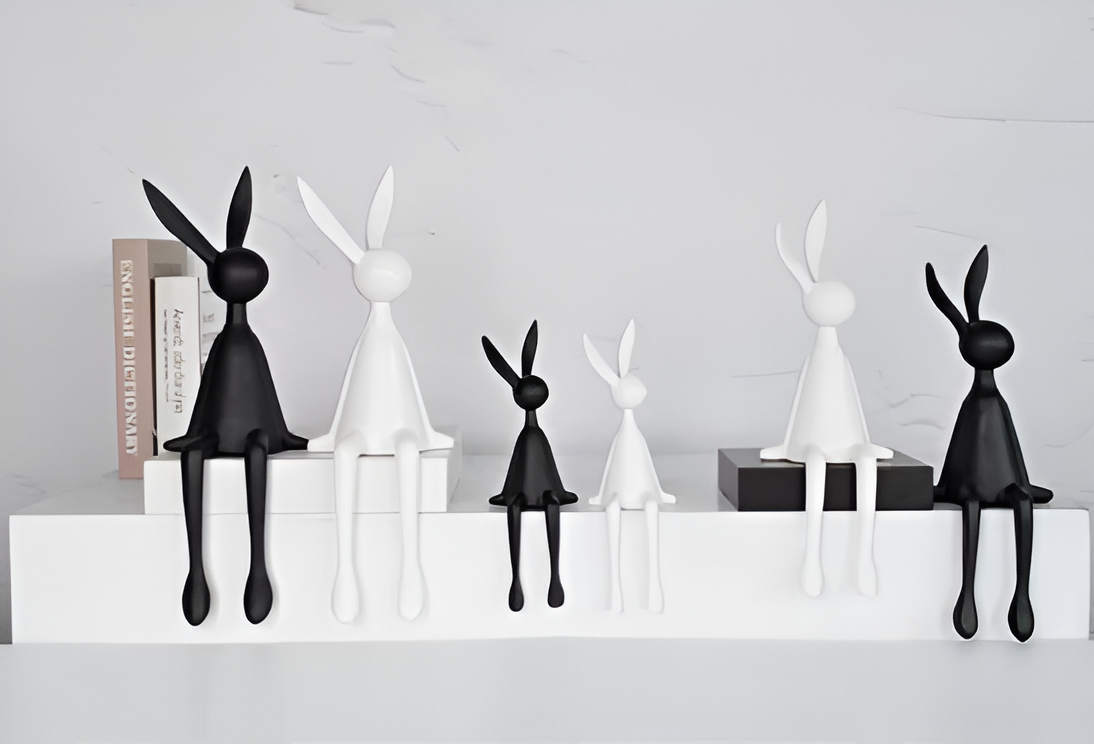 Norvo | ResinLux | Moderne Harresin Påskehare – Svart, Hvit eller Blå Sittende Kanin Dekorasjon