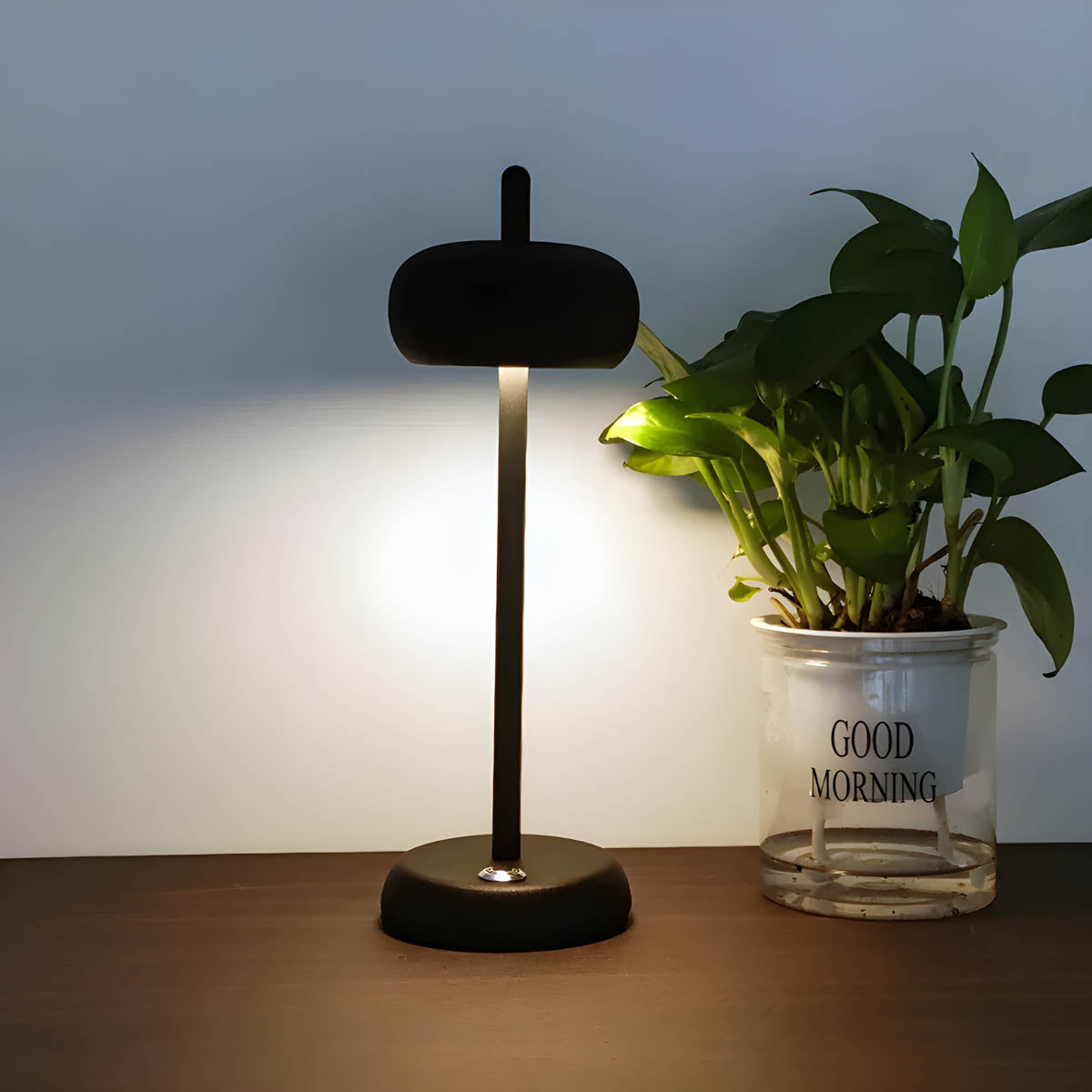 Norvo | SleekGlow Bordlampe - Moderne Design for Kravstore Interiør