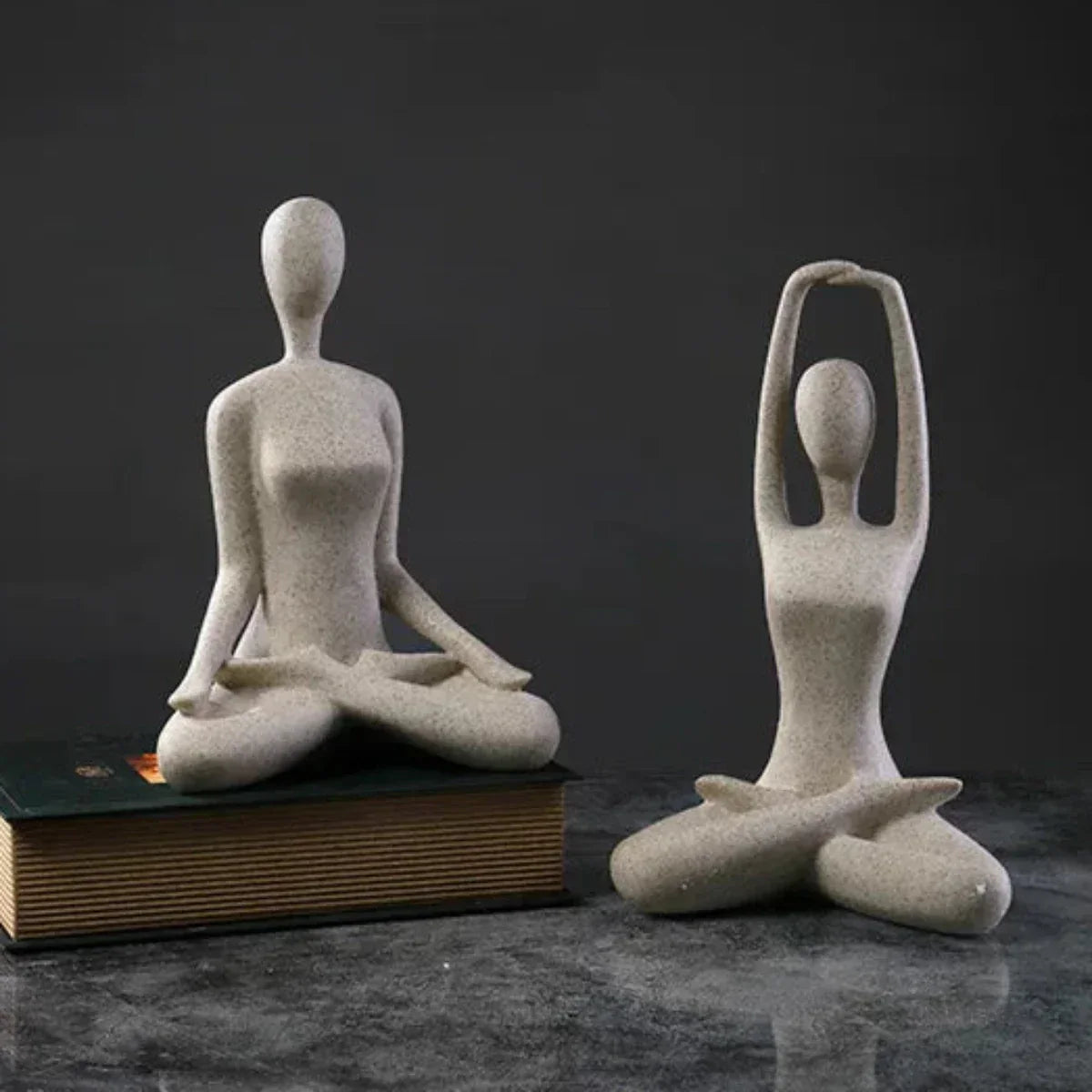 Norvo | ZenJoy Kvinnelig i Yoga Statue – Moderne Innendørs Dekorasjon Laget av Harpiks