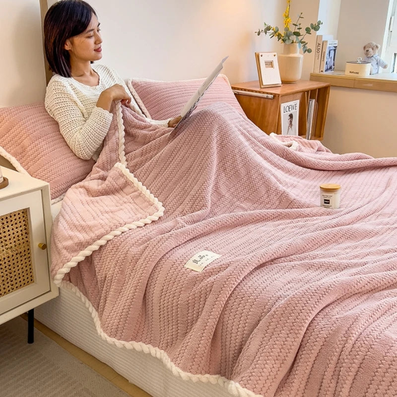 Norvo | Kastepledd WarmHug | Plysj Flanell | Rutete Design | Til Sofas & Senger | Fire Sesonger