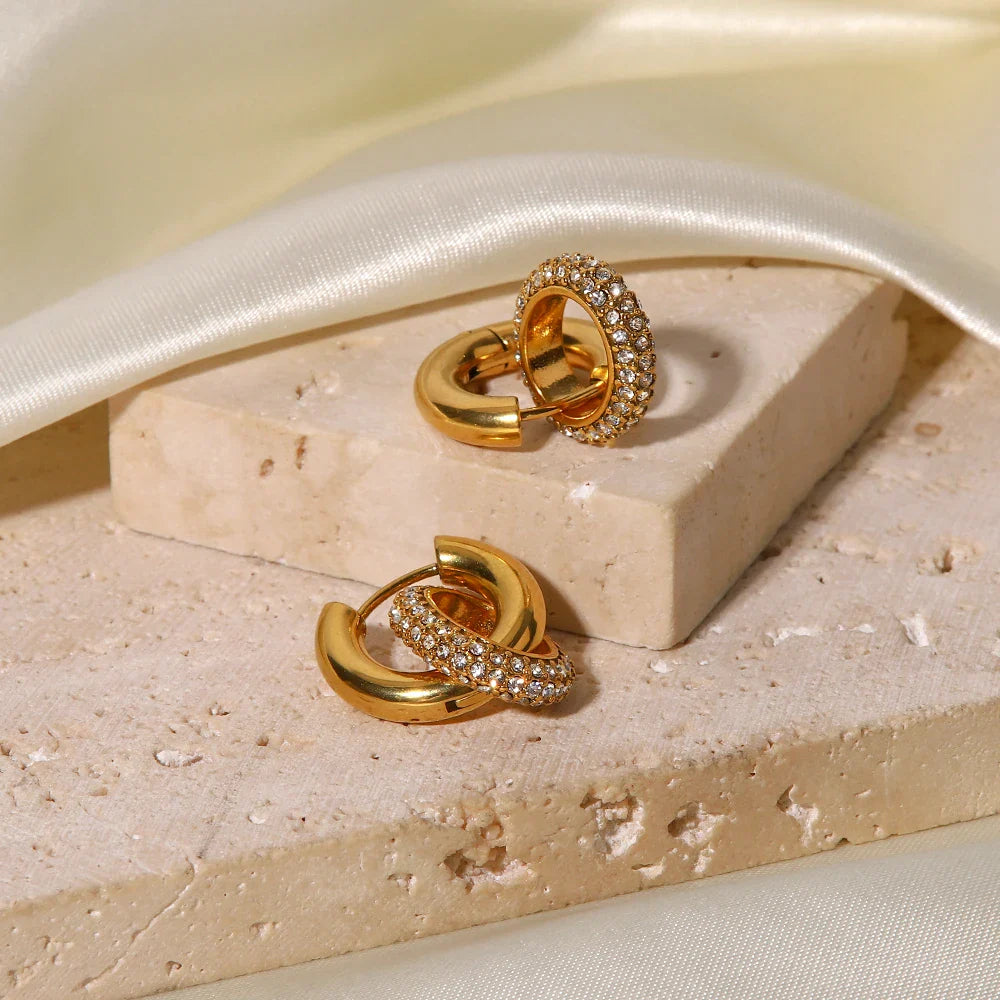 Norvo | 18k Dainty Huggie Diamant Dangle Øredobber