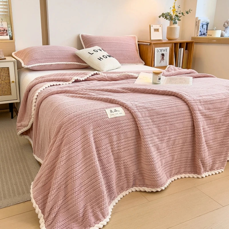 Norvo | Kastepledd WarmHug | Plysj Flanell | Rutete Design | Til Sofas & Senger | Fire Sesonger