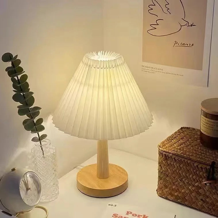 Norvo | Sammenleggbar Plissebordlampe - Stilfull Sammenleggbar LED Bordlampe for Unik Interiørdesign