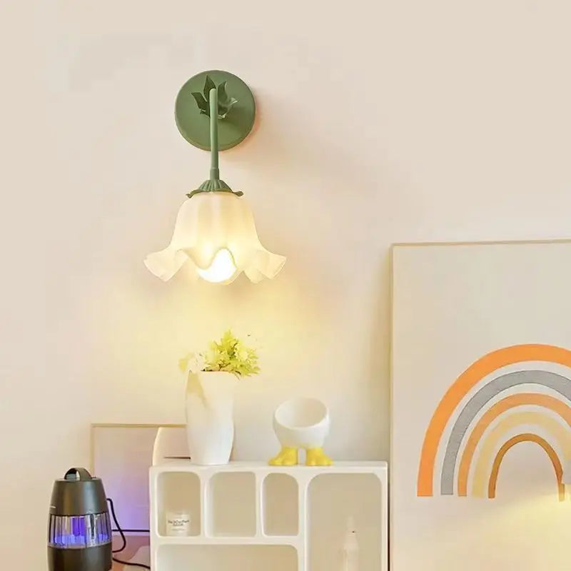 FrenchBloom - Elegant vegglampe med blomsterdesign Norvo