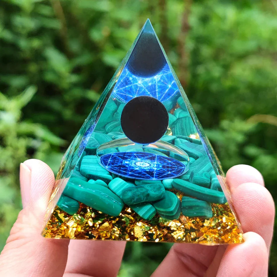 Norvo | Orgonitt-pyramide helbredelse krystaller energigenerator med ametyst pendel - Reiki chakra meditasjonsverktøy og romdekor