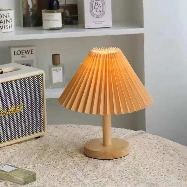 Norvo | Sammenleggbar Plissebordlampe - Stilfull Sammenleggbar LED Bordlampe for Unik Interiørdesign