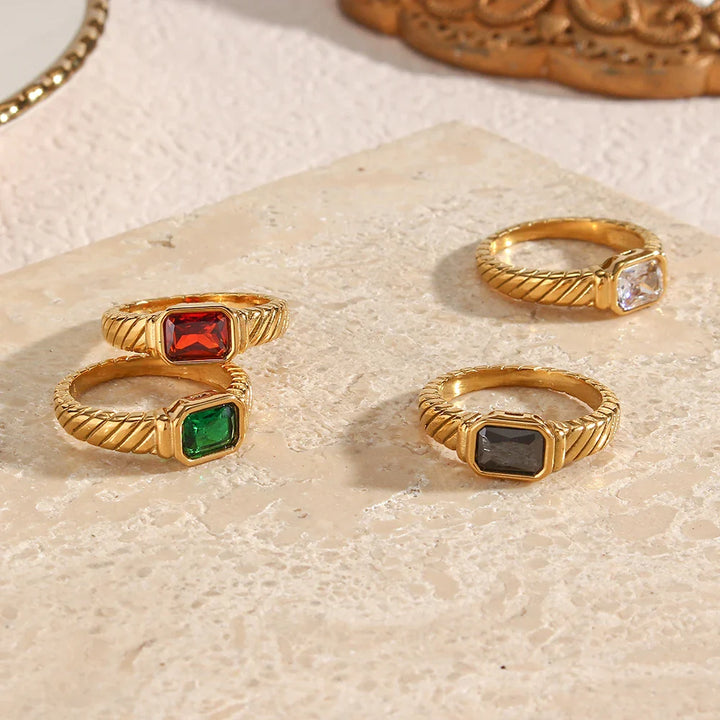 Norvo | Krysstrimmlet Baguette Diamantring