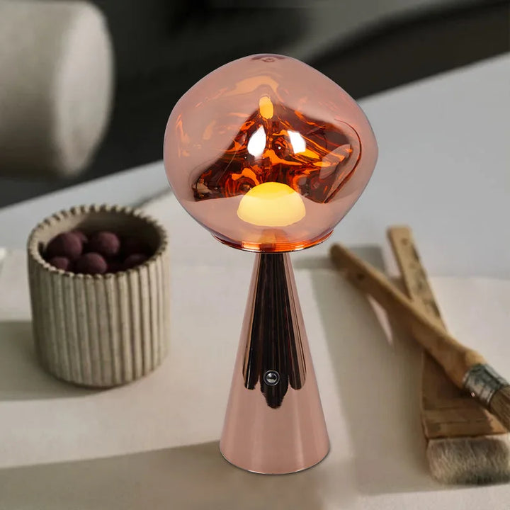 Moderne Mini Bordlampe i Lava Design med LED Lys - Dekorativ Lampe for Stue, Soverom & Kontor | Norvo